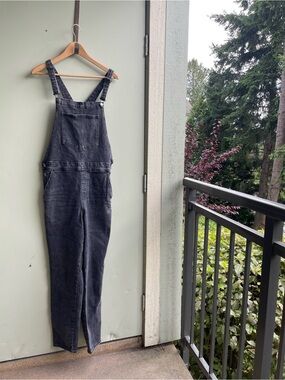 Old Navy washed black denim overalls with adjustable straps / Size 14 Tall